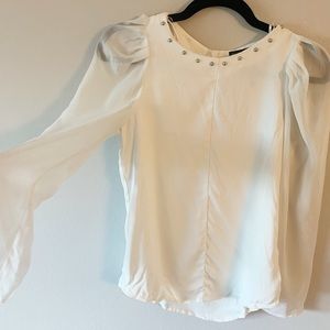 Adorable long sleeved white blouse!